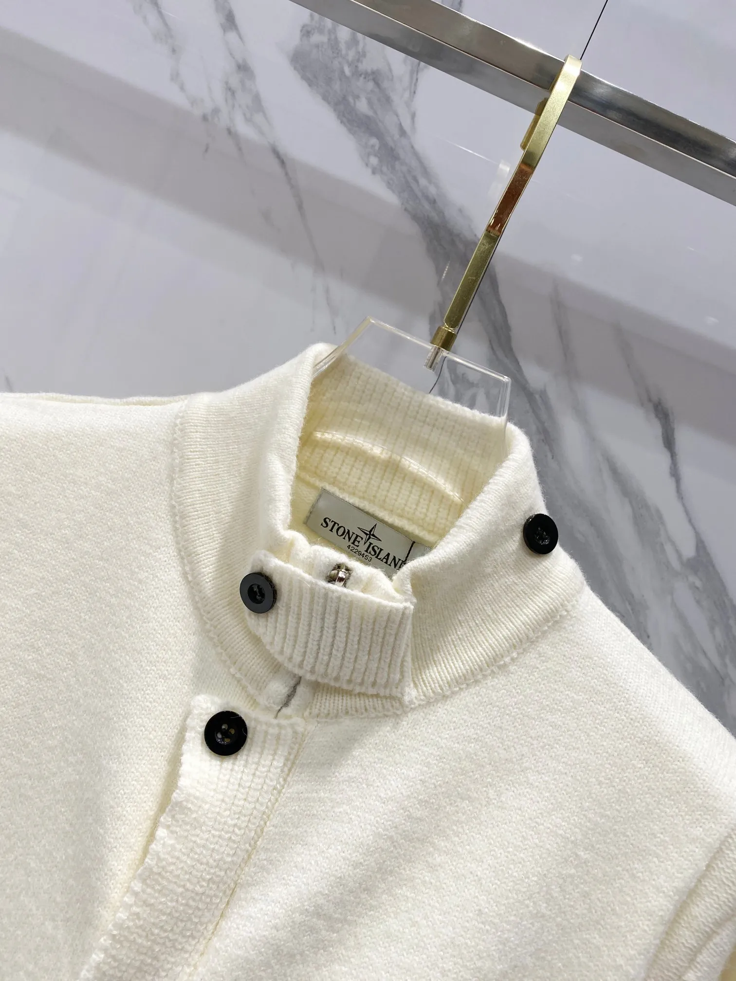 P270 Stone Island Cotton-wool blended knitted zipper button sweater cardigan (couple style) Color: Black Gray Off-white Size: M～XL M: Clothing length 68 Bust 110 Sleeve length 57 L: Clothing length 70 Bust 116 Sleeve length 58 XL: Clothing length 72 Bust 120 Sleeve length 59